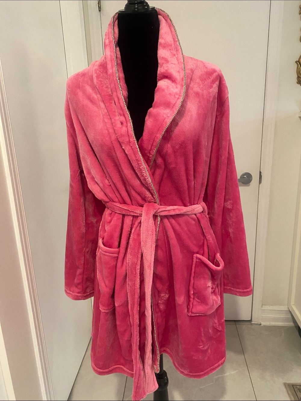 JUICY COUTURE Plush Pink  Robe with Rhinestone Trim & pockets Size L-X-Large